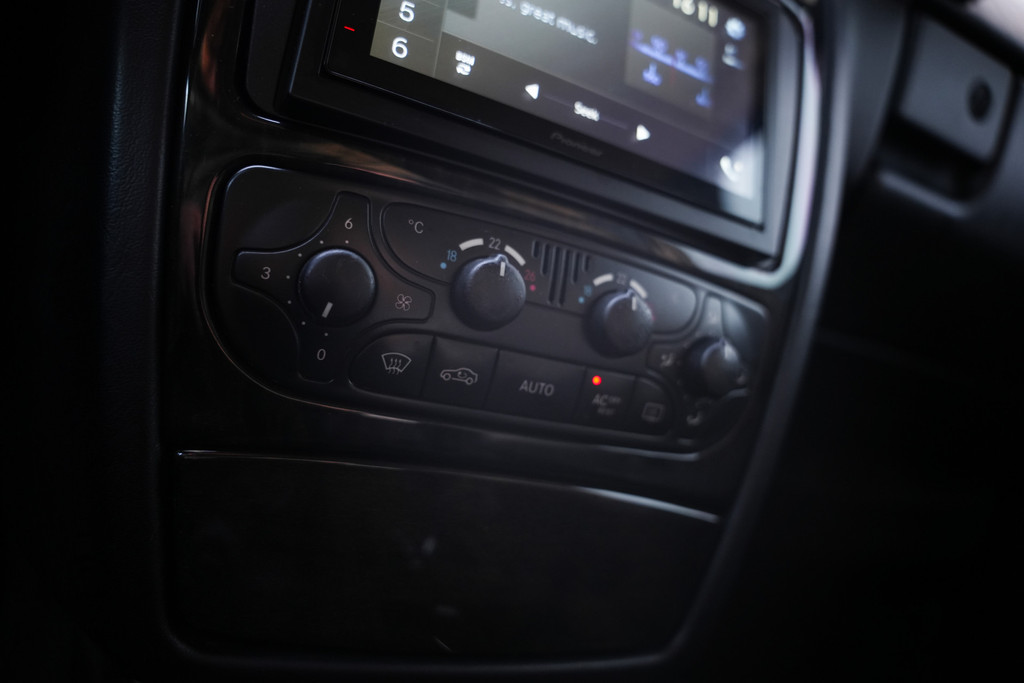51053205-25.jpg